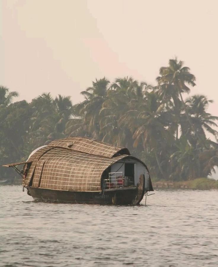 Rajatheeram Beach Homestay & Backwater Cruise Alleppey Alappuzha Bagian luar foto